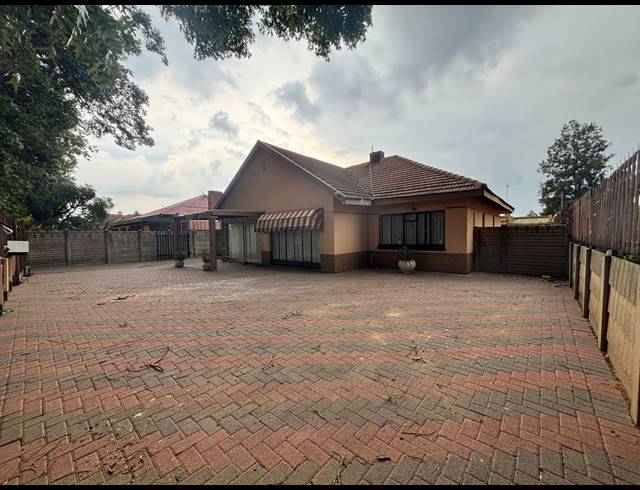 3 BEDROOM HOUSE FOR SALE IN VANDERBIJLPARK CE 1